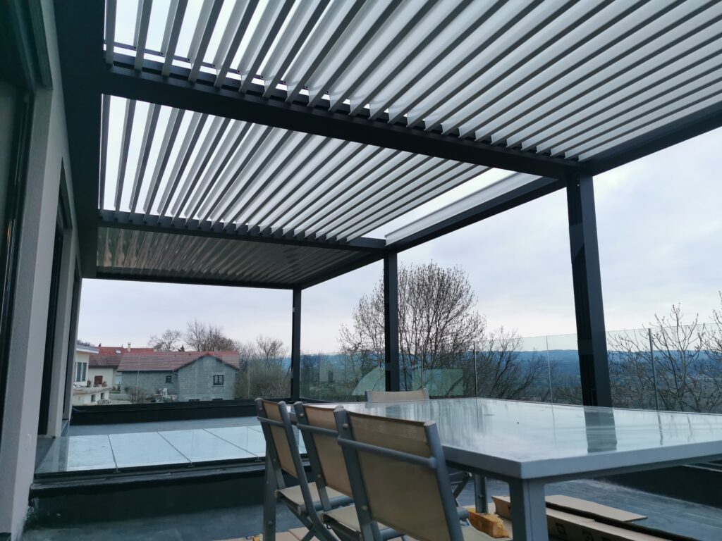 Pergola en aluminium installée à Frontonas